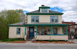11 Barrows Street, Paris, ME 04281