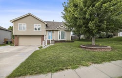 1704 Southview Drive, Papillion, NE 68046
