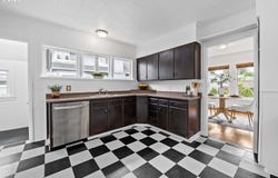 1477 7TH St, Astoria, OR 97103