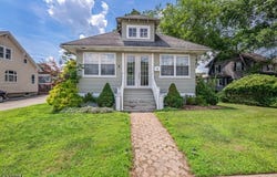 6 Center St, Pompton Lakes Boro, NJ 07442-1941
