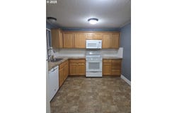 601 W 1ST ST, Newberg, OR 97132
