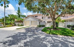 527 Prestwick Circle, Palm Beach Gardens, FL 33418
