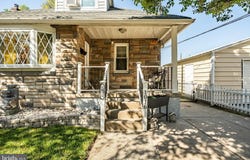 1016 LEIPER STREET, CRUM LYNNE, PA 19022