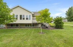 74 Brentwood Dr, IA 52245