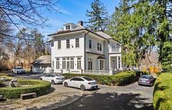 365 E Shore Road, Great Neck, NY 11024