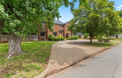 516 S 9th Avenue, Clinton, OK 73601