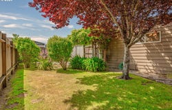 2925 KNOTT TER, Coos Bay, OR 97420