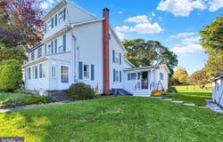 341 CHESTNUT Street, LEESPORT, PA 19533