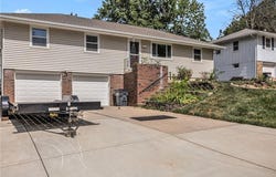 2005 Manor Place, Blue Springs, MO 64015