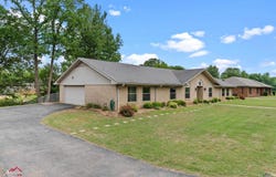 104 N Joann St, White Oak, TX 75963