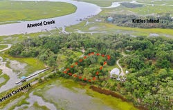 13 Seabreeze Drive, Darien, GA 31305