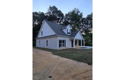 393 Woodland Dr., New Albany, MS 38652