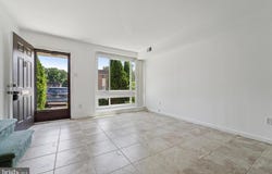 100 E GLENOLDEN AVENUE, GLENOLDEN, PA 19036