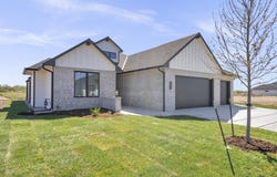 8317 W Waterway Ct, Maize, KS 67101