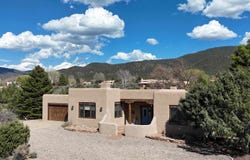 1421 Phillips St, Taos, NM 87571