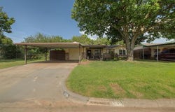 1134 Elmhurst Drive, Moore, OK 73160