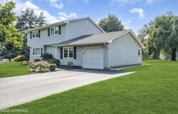 28 Woodland Drive, East Windsor, NJ 08520
