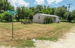 517 Poplar Street, Lott, TX 76656