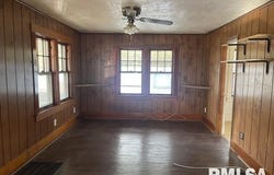 880 W OLIVE Street, Decatur, IL 62526