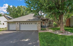 7807 21st Street N, Oakdale, MN 55128