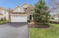 2 Moore Dr, Raritan Twp., NJ 08822-3403
