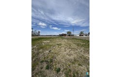 407 S River St, Chamberlain, SD 57325