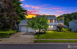4 Daphne Court, Edison, NJ 08820