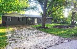 125 E Chrysler Avenue, Clever, MO 65631