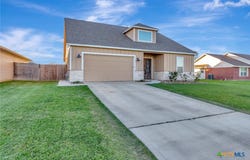 804 Catclaw Lane, Edna, TX 77957