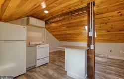 25 W 5TH Avenue, COLLEGEVILLE, PA 19426