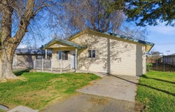 762 S 2Nd Ave, Connell, WA 99326