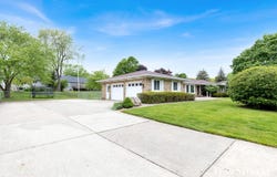 2225 Holiday Lane, Lansing, MI 48917