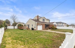 27 Coolidge Avenue, Amity Harbor, NY 11701