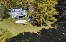 16 Charlton St, Sturbridge, MA 01566