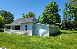 212 W Main Street, Hale, MI 48739