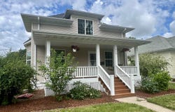 810 S 2Nd Street, Fairfield, IA 52556
