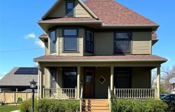 1323 5th Avenue, Grinnell, IA 50112