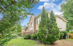 10865 Glenhurst Pass, Duluth, GA 30097