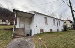 16663 Deepwater Mountain Rd, DEEP WATER, WV 25057
