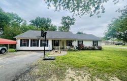 1012 1/2 Pioneer Road, Searcy, AR 72143