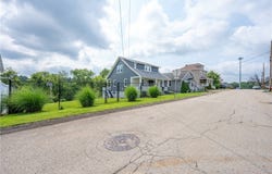 143 Center Ave, Mt Pleasant Boro, PA 15666