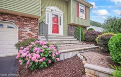 5 Lampost Court, Howell, NJ 07731
