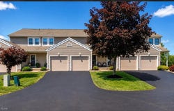 295 Pineview Drive NE, Warren, OH 44484