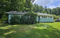 1322 East 1st Avenue, Big Stone Gap, VA 24219