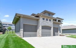 12124 Montauk Drive, Papillion, NE 68046