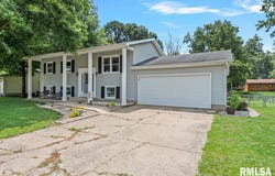 12 RAINBOW Road, Springfield, IL 62712