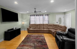 35 E Ridgewood Ave, Paramus Boro, NJ 07652-3603