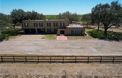 1427 E Cr 418, Premont, TX 78375