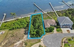 7475 Soundshore Dr, Navarre, FL 32566