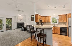 6734 Sutton Circle, Urbandale, IA 50322